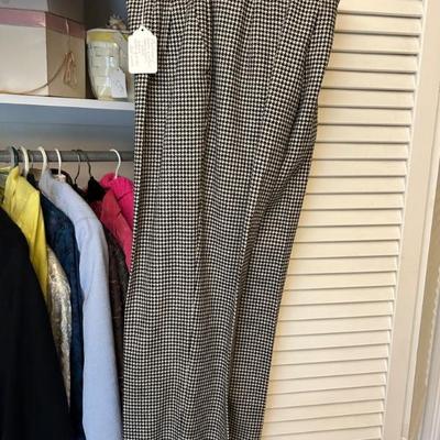 Burberry • Houndstooth • Pleated Front • Slacks • 28” Waist • $139