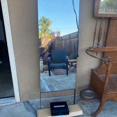 Lululemon the mirror