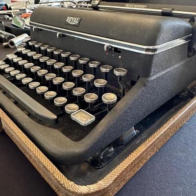 Royal suitcase typewriter 