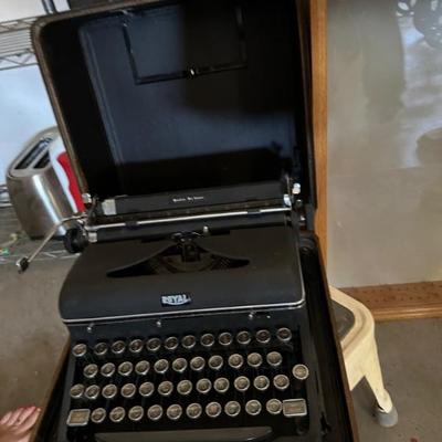 Royal type writer 