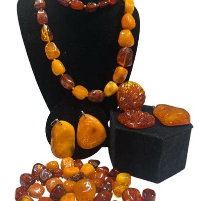 Collection Vintage Amber Jewelry