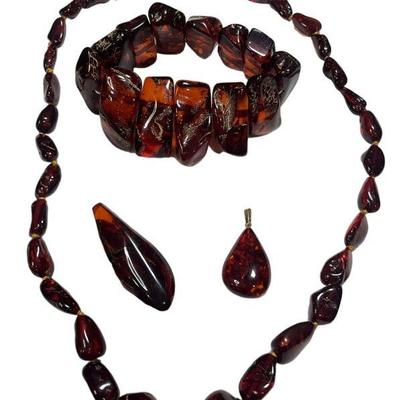Collection Vintage Insect Amber Jewelry