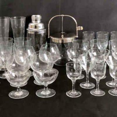 TEMA217 Vintage Etched Atomic Star Burst Bar Ware Set	Set includes shaker, ice container and many different types of cocktail glassware
