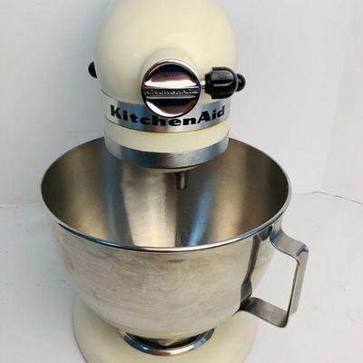 LIDE618 KitchenAid Mixer	This KitchenAid K45SS classic series is 4.5qt, tilt head stand mixer. 
