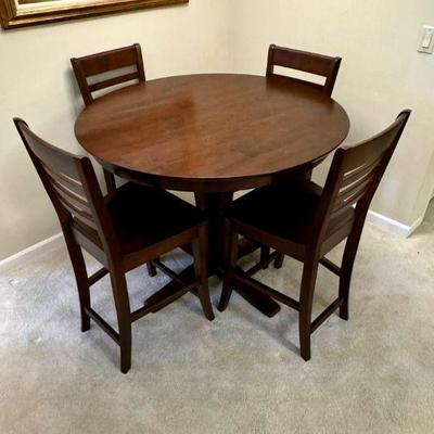 DARE238 Verona Round Table & Chairs	45" round table with 4 chairs. Comes with the assembly instructions. 
