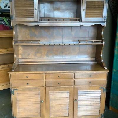 TEMA303 Ethan Allen American Birch Hutch	Hutch comes apart in 2 pieces.  It measures approximately 72" Tall x 19" Deep x...