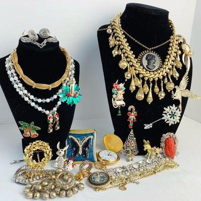 BEDO613 Vintage Jewelry Assortment	This vintage jewelry assortment includes an enamel parrot brooch, vintage black glass cameo, Trifari...