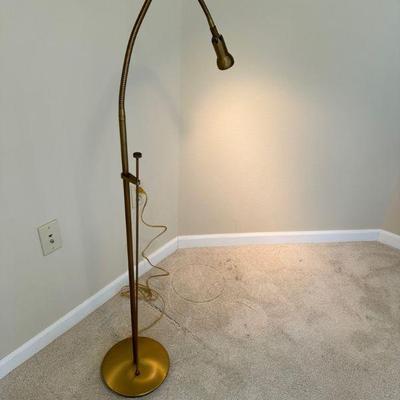 DARE248 Levenger Midnight Reader Floor Lamp	Goose neck floor lamp. Antique gold color. works great & has dimmer switch.

