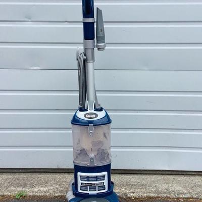 GRLI601 Shark Naviagtor Lift Away Deluxe	Shark naviagtor lift away deluxe upright vacuum. 
