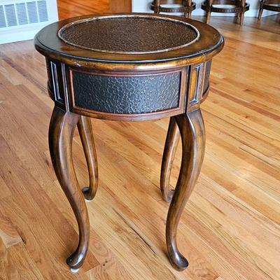 Round Occasional End Table with Queen Anne Legs and Hammered Metal Accents on Top and Sides