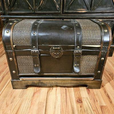 Large Rattan and Leather Look Storage Trunk 