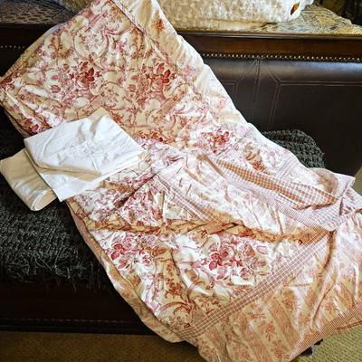  Pretty Country Style Cotton Duvet Cover in Toile & Florals for a Full Size Bed in Reds and Whites, Plus 2 White Shams 