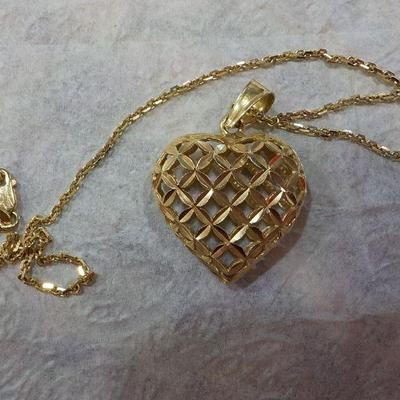 14 kt. chain and heart.
