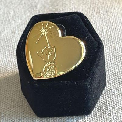 Disney Variety Club Gold Tone Pin * Arm & Wand
