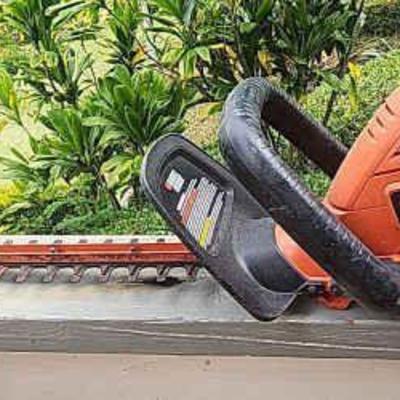 MMM021 - Black and Decker 22" Hedge Trimmer 