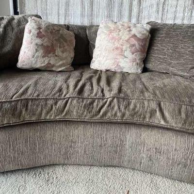 MMM013- Three Seater Curved Sofa w/Throw Pillows