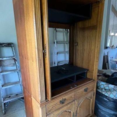 MMM028 Entertainment Cabinet