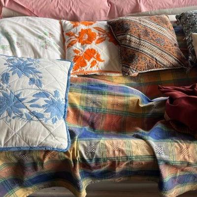 MMM121 Bed Spread And Pillows Lot