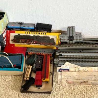 MMM035- Vintage Electric Toy Train Set 