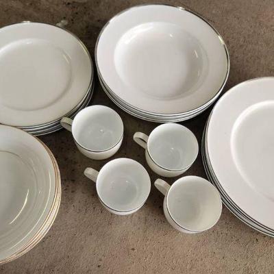 MMM252 Various Size Of Plates And Cups