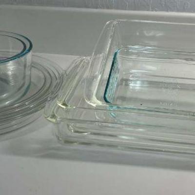 MMM053- Assorted Clear Pyrex Serve Ware & Bakeware 