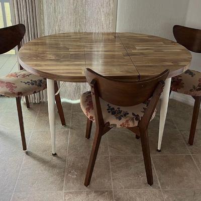 MMM012 Vintage Dining Table With Three Mid-Century Modern Chairs 