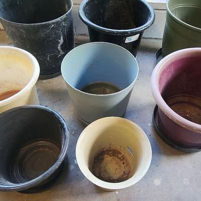 MMM072 - Assorted Plastic Nursery Pots