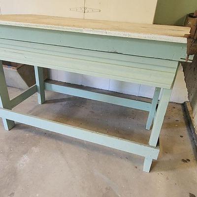 MMM089 - Work Table