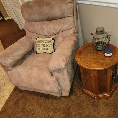 LAZYBOY CHAIR AND SETTEE
