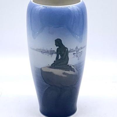 Royal Copenhagen "Langeline" vase, ht. 6 1/2 in.