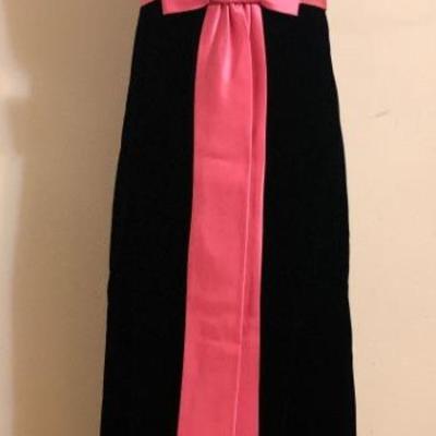 Black velvet maxi w/ pink bow   