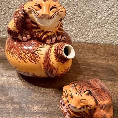 Cardew Collectibles Alice in Wonderland items 