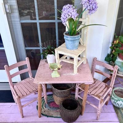 Kids Table and Chairs