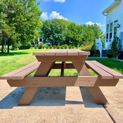 Picnic table