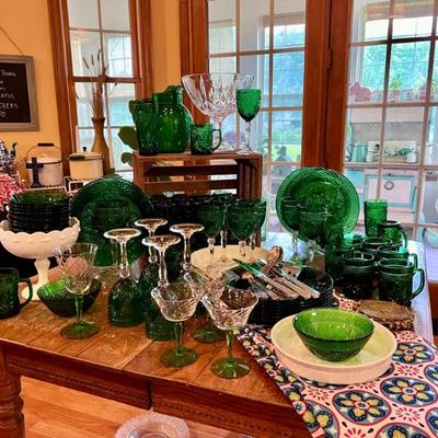 Vintage luminarc green dinnerware 