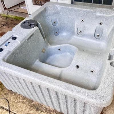Hot Tub (does have leak in hose underneath)