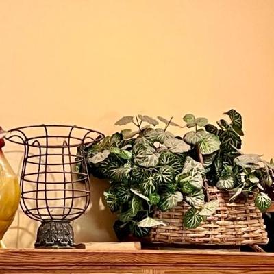 Vintage chicken, and baskets