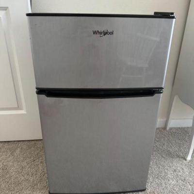 Whirlpool 3.1 cu ft Mini Refrigerator Stainless Steel Top Door Freezer	
