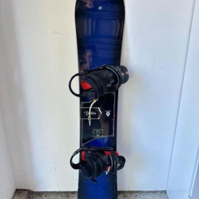 Burton Clash 158 Snowboard w/ Bindings - Blue Gradient Design	