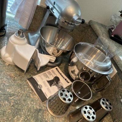 KitchenAid Stand Mixer Artisan 5 Quart & Slicer/Shredder Attachment	