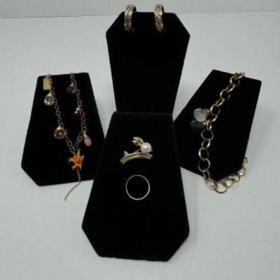 Mixed Gold & Silver Jewelry Lot: 14kt Pin & Ring (3.21g) & Sterling Earrings +	