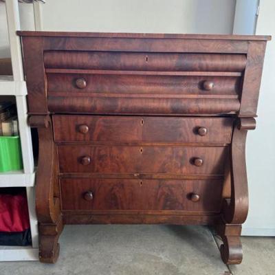 Vintage Style 4-Drawer Dresser w/ Scroll Front Chest	