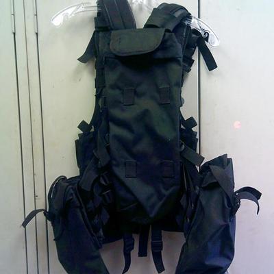 https://www.agesagoestatesales.com/product/eri7101-12-pocket-tactical-vest-one-size/1036
