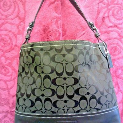 https://www.agesagoestatesales.com/product/eri7124-coach-large-signature-logo-brown-biege-tote-bag-purse/1047
ERI7124 COACH LARGE...