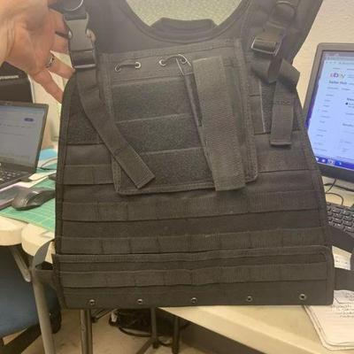 https://www.agesagoestatesales.com/product/hei8025-fox-tactical-plate-carrier-vest/1042

