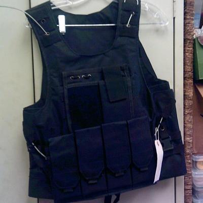 https://www.agesagoestatesales.com/product/eri7105-training-vest-outdoor-safty-protection-airsoft-vest-hunting-vest/1043  
PROTECTION...