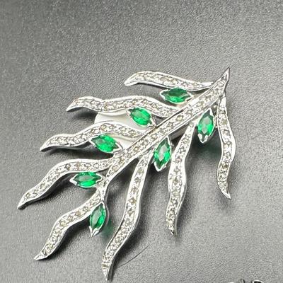Pendant - emerald and diamonds