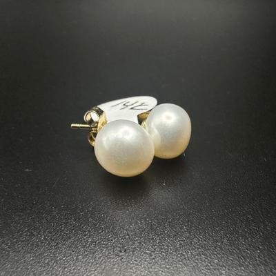 Pearls on 14k gold setting