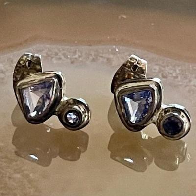 Gorgeous Vintage Sterling Silver & Tanzanite Handmade Earrings - Total Weight 3.5 Grams 