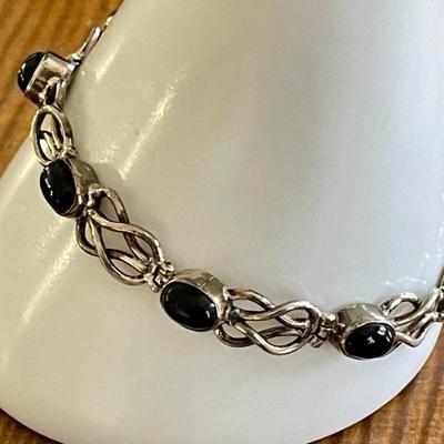 Lovely Hand Made Sterling Silver And Black Onyx 8 Inch Bracelet - Total Weight 16.8 Grams 